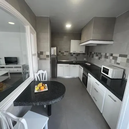 Edificio Playa Chica * Эль-Медано